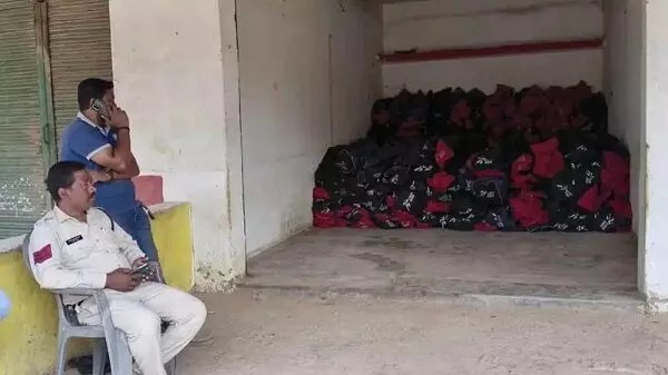 CG News -: उड़न दस्ता ने कार्रवाई करते हुए खेल सामग्री र...
