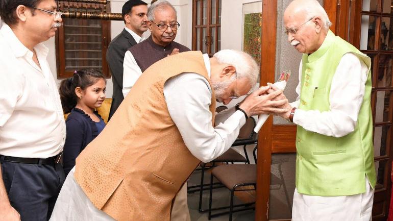 लालकृष्ण आडवाणी 92 वर्ष के हुए, प्रधानमंत्री नरेंद्र मोदी ने घर पहुंचकर दी बधाई लालकृष्ण आडवाणी 92 वर्ष के हुए, प्रधानमंत्री नरेंद्र मोदी ने घर पहुंचकर दी बधाई