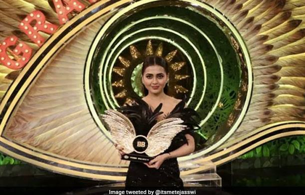 Bigg Boss 15 Winner: सीजन 15 की विनर बनीं तेजस्वी प्रकाश, प्रतीक इस शो क...
