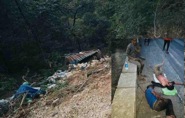 CG Accident : 50 फीट खाई में गिरा तेज रफ्तार ट्रक, तीन ...