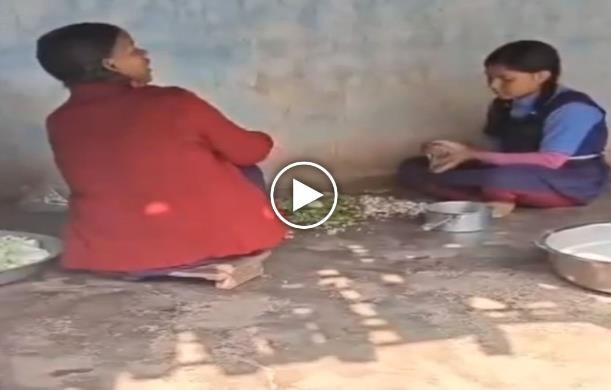 CG NEWS: स्कूल में बच्चों से कराया जा रहा काम, पढ़ाई की...